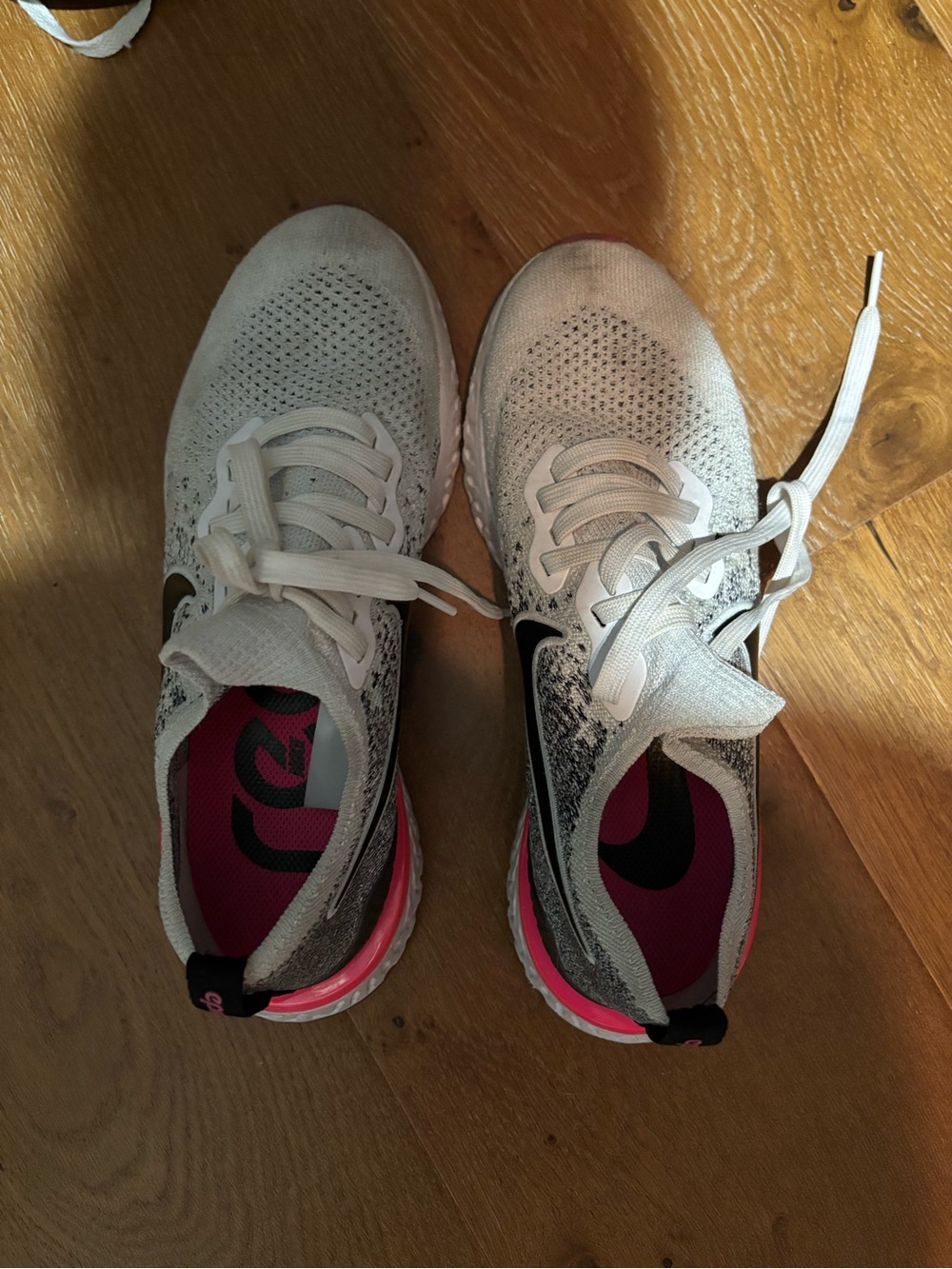 Nike Women’s White & Pink Athletic Running Sneakers